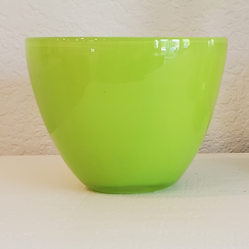 Handblown Mid Century Moderm 1960's Art Glass Bowl, Chartreuse, 5", EUC